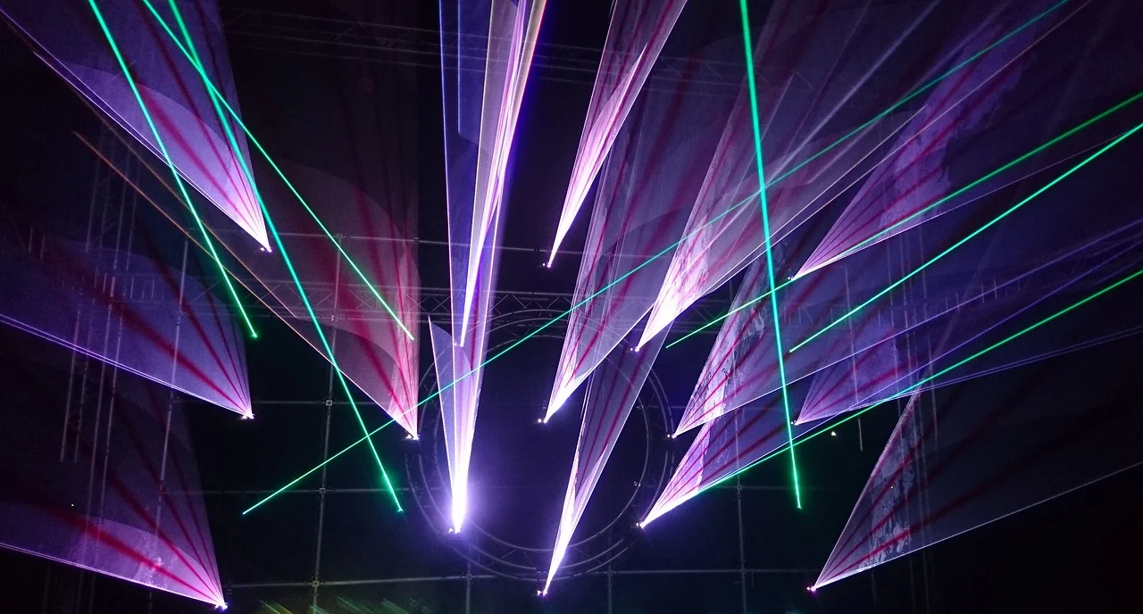 Poziomica laserowa krzyżowa: precyzja w każdym projekcie